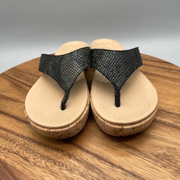 Crocs Leigh Sandals Womens 9 Black Snakeskin Wedge Beachy Resort Cruise Vacation - Picture 2 of 8